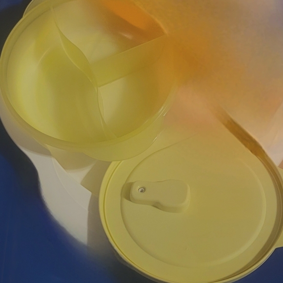 Tupperware Round Divided Container - Picture 3 of 3